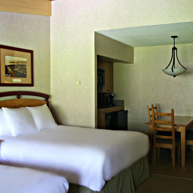 غرفة ديلوكس بسرير كوين، Fairmont Hot Springs Resort 2/8