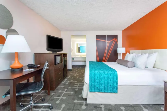 غرفة قياسية بسرير كينج للمدخنين، Howard Johnson By Wyndham Ocala Fl 1/5
