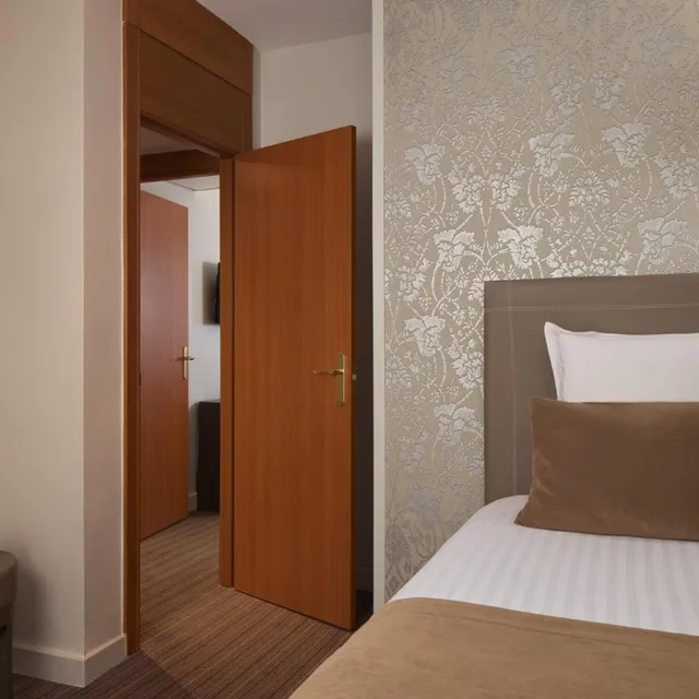 غرفة ثلاثية بسرير فردي بغرفتين، Timhotel Opera Blanche Fontaine 3/6