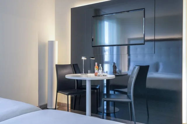 Inner, Innside, Courtyard, Twin Beds، Hotel INNSiDE by Melia Berlin Mitte 2/3