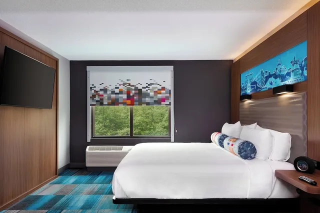 Room, King Bed, Sofa, Aloft Columbia Harbison (Ex Wingate by Wyndham) 1/2