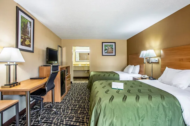 غرفة قياسية بسريرين مزدوجين، Quality Inn Bowling Green South 8/10
