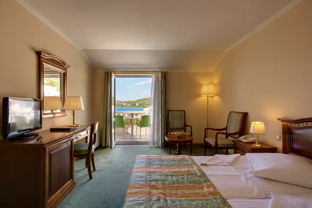 Premium, Double Bed, Side Sea View، Hotel Laurentum 7/7