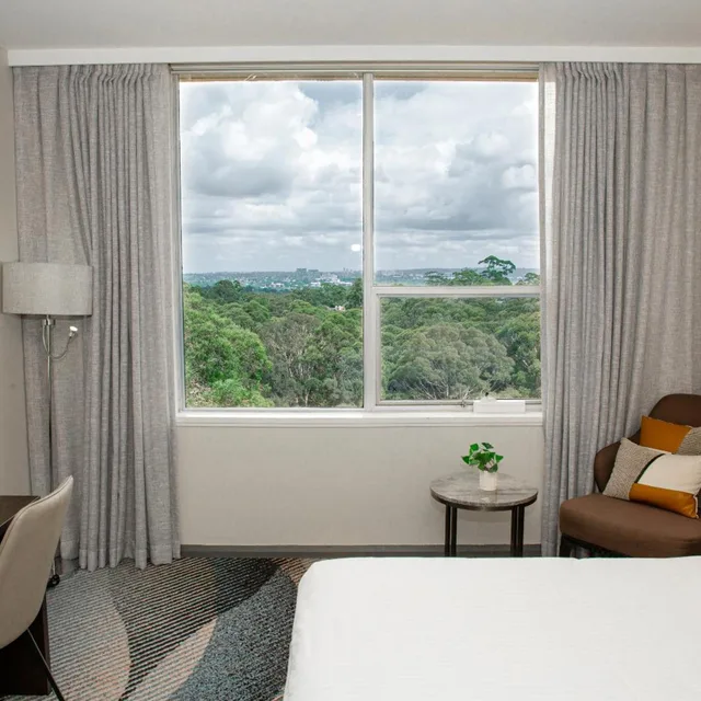 غرفة متصلة بسرير مزدوج وسريرين منفصلين، Royal Pacific Hotel 9/10