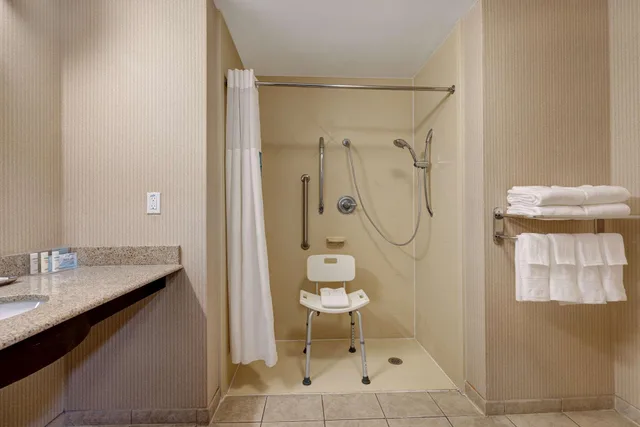 Room, Accessible, Hampton Inn Victoria 1/2