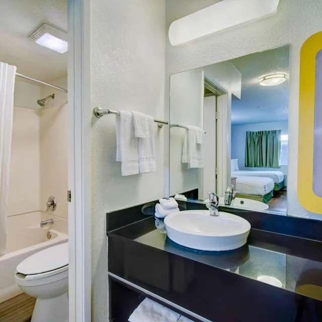 Room, Queen Bed, Kitchen, Near Beach، Studio6 Tucson, AZ - Irvington Road 4/5