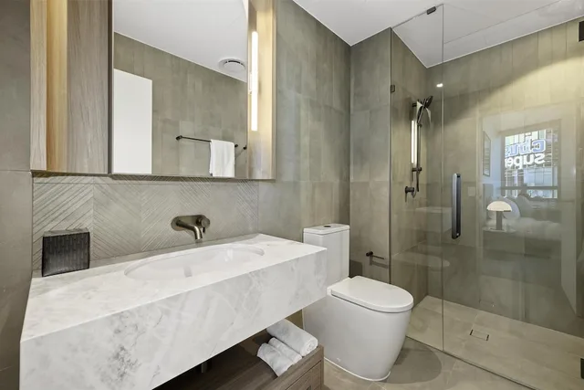 2 Bedrooms, Suite, 1 Queen and 1 Double Bed, Skyline View، Avani Living Queens Wharf Residences 5/9