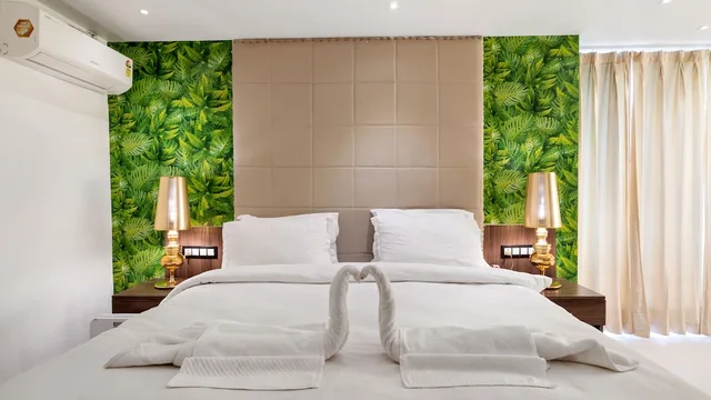غرفة بريميوم بسرير كينج بإطلالة على المدينة بشرفة بغرفة نوم واحدة، NIRANJANA HOTEL 2/9