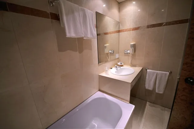 غرفة مفردة، Glories Hotel 14/16