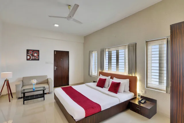 غرفة ديلوكس بسرير كينج بإطلالة على الحديقة، Goverdhan Greens Resort Dwarka 3/10