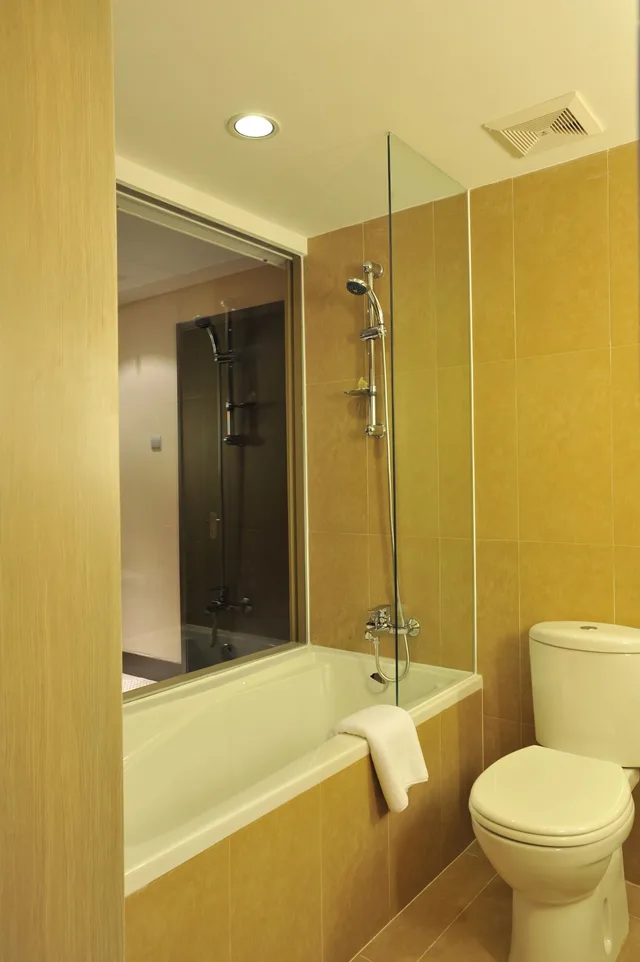 غرفة سوبيريور بسريرين منفصلين بإطلالة على المدينة، Novotel Shenzhen Watergate 2/3
