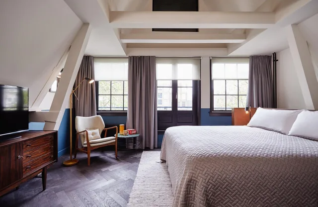 Roomy, Canal View، The Hoxton Amsterdam 1/3