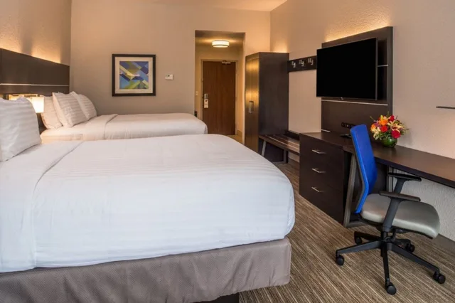 Standard, 2 Queen Beds, Accessible, Holiday Inn Express Jacksonville East 2/6