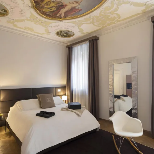 غرفة فاخرة بسرير مزدوج بإطلالة على القناة، Hotel Corte di Gabriela 2/10