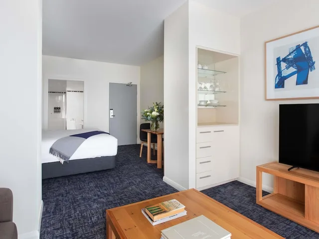 Studio, Double Bed, River View, Peppers Seaport Launceston 7/8