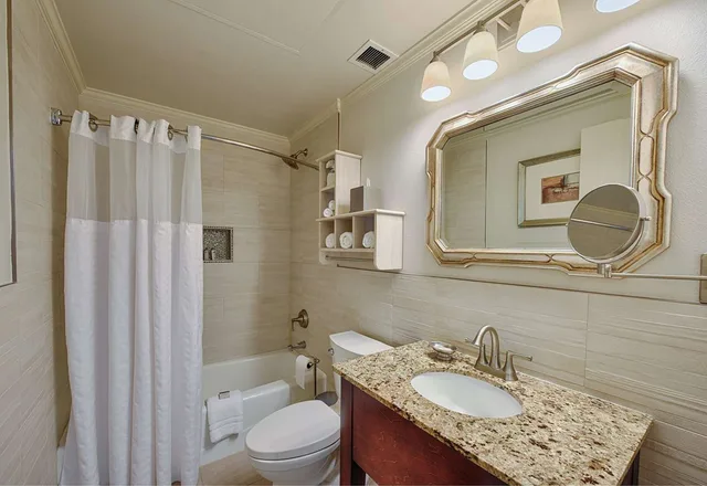 جناح بسرير كينج بإطلالة على المدينة مع أريكة، Blake Hotel New Orleans, BW Signature Collection 2/2