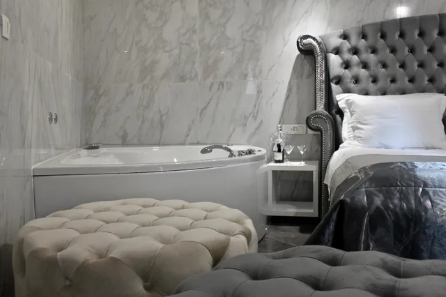 Lifestyle, King Bed، Galeria Valeria Seaside Downtown - MAG Quaint & Elegant Boutique Hotels 2/3