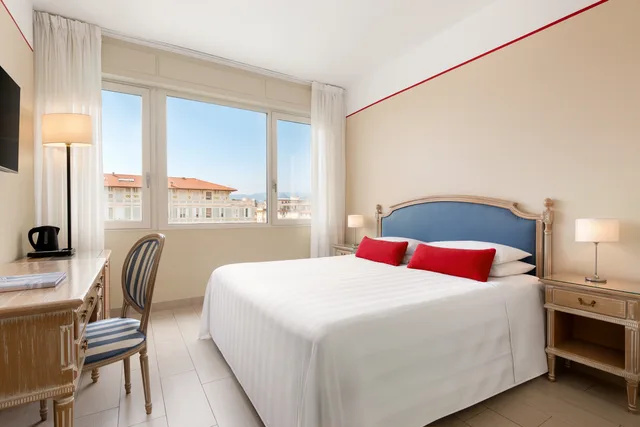 غرفة كلاسيكية بسرير مزدوج، Sina Astor Hotel 2/4