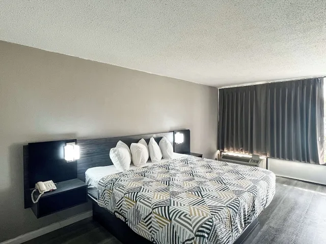 غرفة ديلوكس بسرير كينج للمدخنين، Motel6 Lugoff, SC 3/4