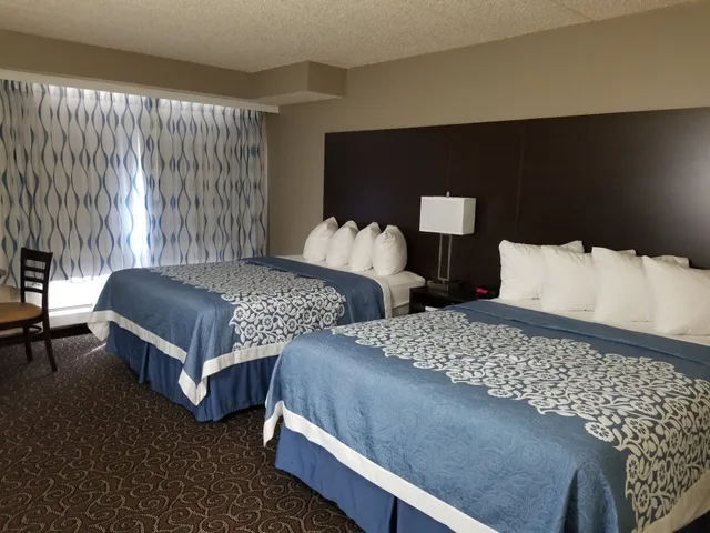 غرفة بسريرين كوين لذوي الإعاقة، Days Inn by Wyndham Fort Collins 1/4