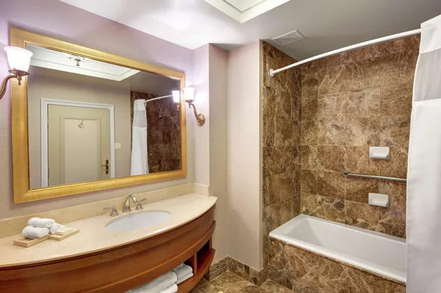 Classic, King Bed, Hilton Lac Leamy 6/7