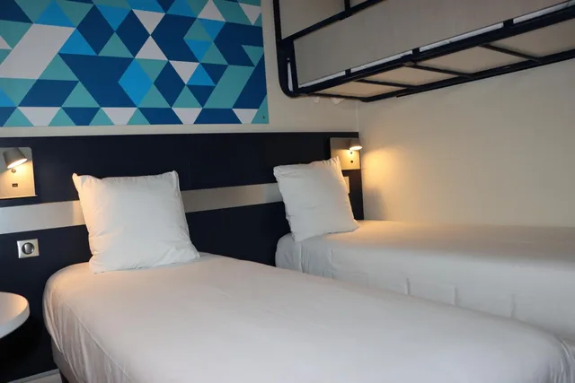 غرفة ثلاثية بسرير فردي، Comfort Hotel Paris Porte d Ivry 5/8