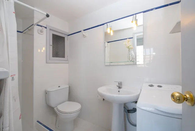 شقة بسريرين منفصلين بإطلالة على البحر بشرفة بغرفة نوم واحدة مع سرير سحّاب إضافي، Apartamentos Calablanca 3/3