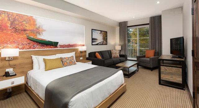 Room, Queen Bed, Ermitage du Lac Hotel 2/3