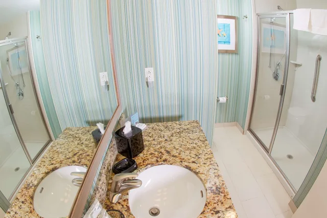 Room, King Bed, Street View، Hampton Inn Suites Orange Beach Gulf Front 6/7