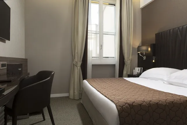 Room, Single, Queen Bed, Artemide Hotel 3/4