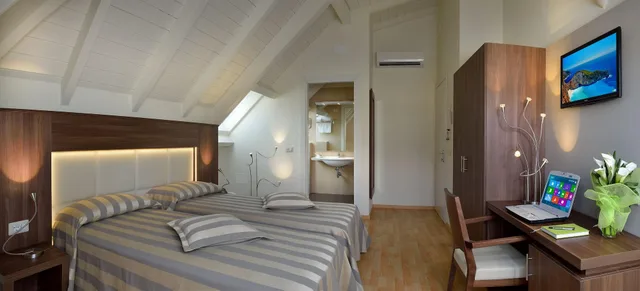 غرفة كومفورت ثلاثية، Hotel Astor 1/4