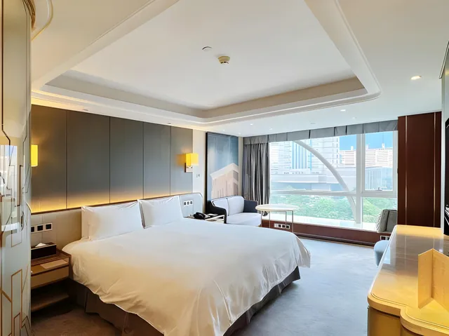 غرفة سوبيريور بسرير كينج وسرير كوين بإطلالة على الحديقة، Oriental Riverside Hotel Shanghai International Convention Center 2/3