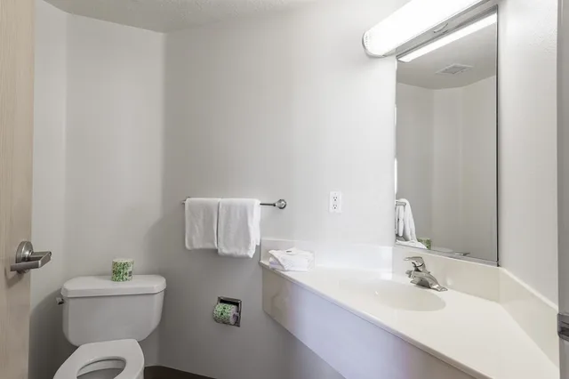 غرفة قياسية بسرير كوين لذوي الإعاقة، Motel6 Cedar City, UT 8/8
