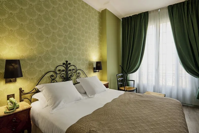 غرفة عائلية بسرير مزدوج مع أريكة، Hotel Le Grimaldi by HappyCulture 7/10