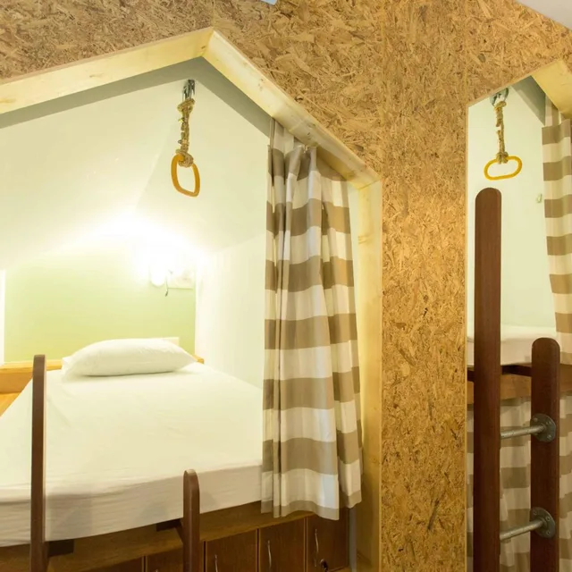 سكن مشترك بخمسة أسرّة للنساء، Barn And Bed Hostel 3/8
