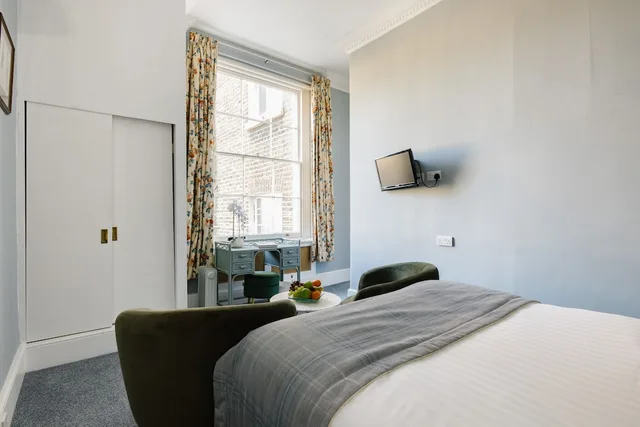 جناح بسرير كينج وسرير فردي بـ3 غرف نوم مع أريكة، Abbey Court Hotel Notting Hill 5/10