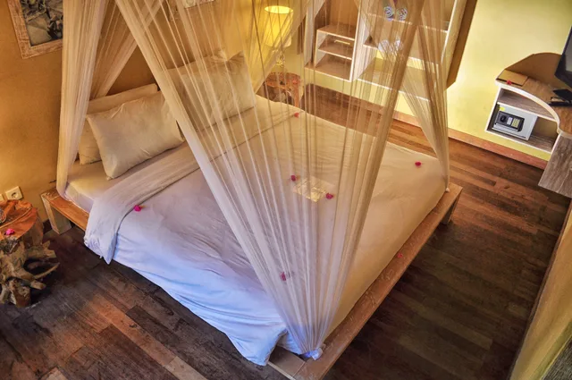 غرفة ديلوكس بسرير كينج وسرير فردي بغرفة نوم واحدة بمسبح خاص، LES VILLAS OTTALIA GILI MENO 1/4