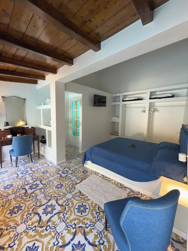 غرفة بسرير مزدوج بإطلالة على المسبح، La Villa 9/10