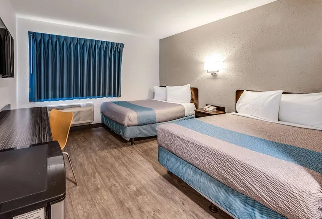 غرفة ديلوكس بسريرين مزدوجين، Motel6 Fort Wayne, IN 1/10