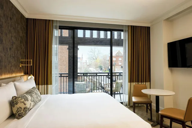 غرفة قياسية بسرير كينج بشرفة لذوي الإعاقة، Canal House of Georgetown, a Tribute Portfolio Hotel 1/5