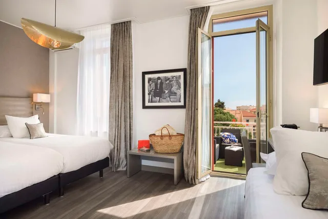 غرفة ديلوكس بسرير كوين وسرير فردي، Best Western Hotel des Orangers 2/4