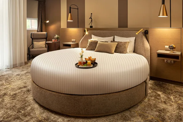جناح بريميوم سوبيريور بسرير كينج مع أريكة، SPIRIT HOTEL THERMAL SPA 1/2