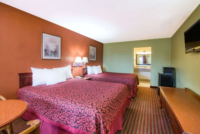 غرفة بسريرين كوين للمدخنين، Days Inn by Wyndham McAllen 3/9