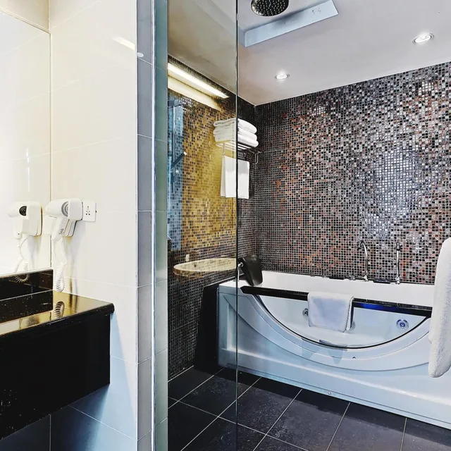 جناح، Hotel Sixty3 2/7