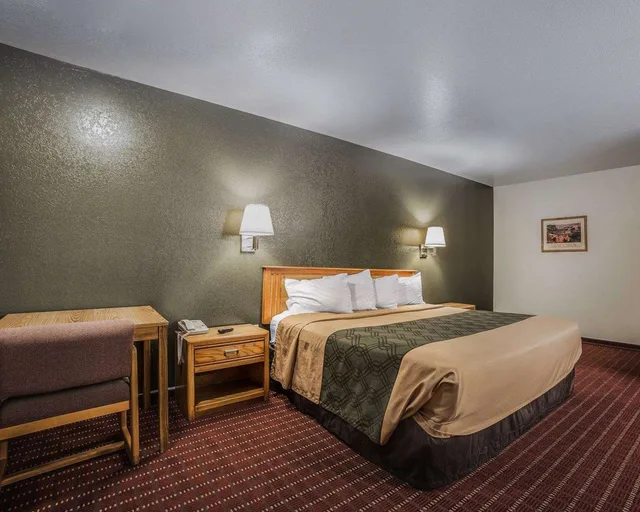 غرفة بسرير كينج، Rodeway Inn Hurricane Zion National Park Area 2/6