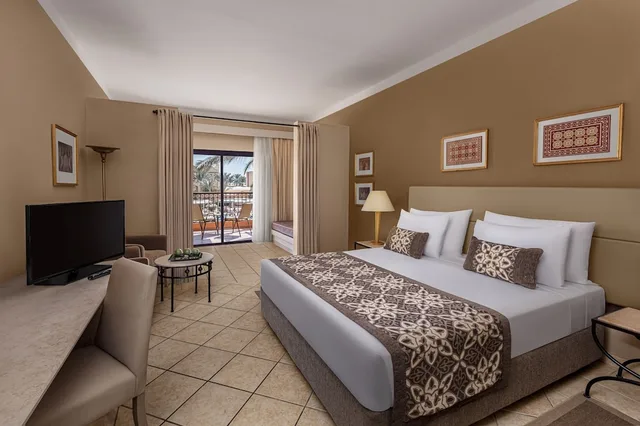 غرفة سوبيريور عائلية بسريرين منفصلين بإطلالة على الحديقة، JAZ Makadi Saraya Resort 1/4
