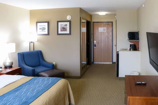 غرفة بسرير كينج لذوي الإعاقة، Comfort Inn and Suites Sikeston I-55 5/9