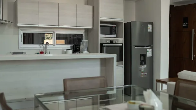 جناح بسرير كوين، Start Villa Morra 10/10