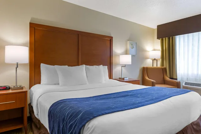 غرفة بسرير كينج، Comfort Inn South 2/5