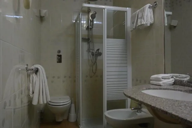 غرفة مفردة، Hotel Italia 6/7